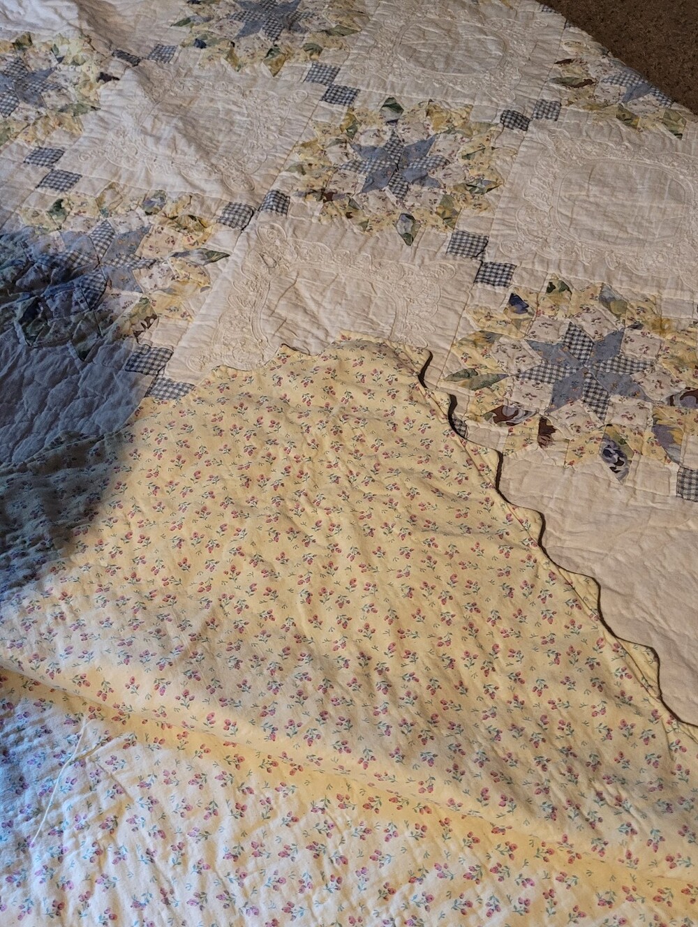 Vintage Handmade Quilt - Picture 9 of 13